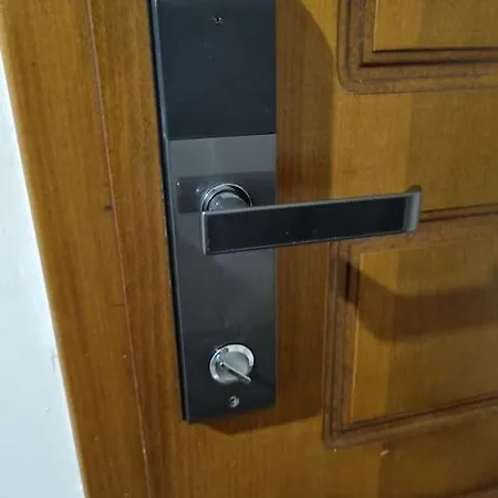 شقة όμορφο στο κέντρο της πόλης سيرس